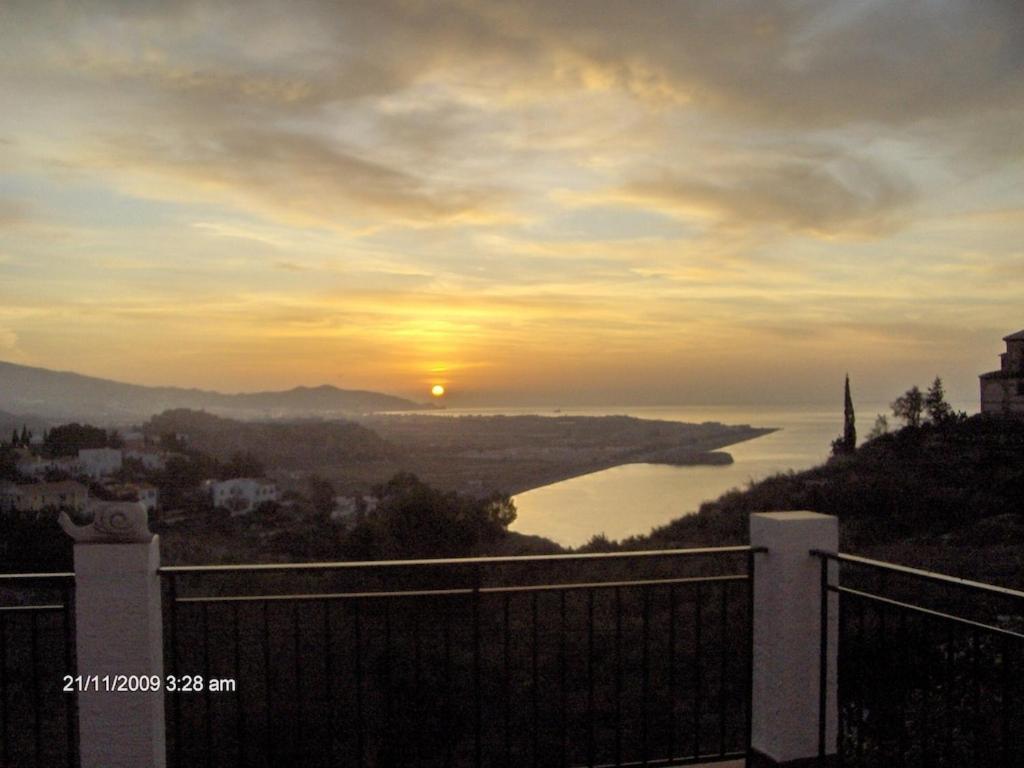 La Torrecica, Con Caracter Andaluz Y Magnificas Vistas Al Mar Y Sierra Nevada Villa Salobrena Luaran gambar
